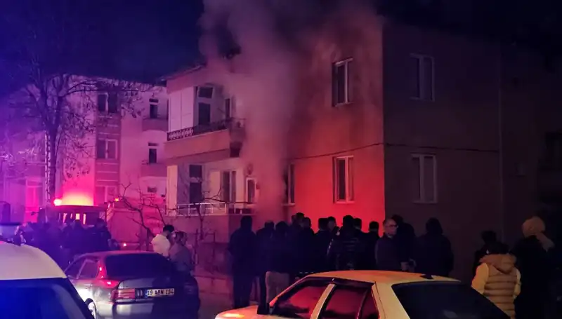 Çorum'da Apartman Bodrum Katında Yangın: 10 Kişi Dumandan Etkilendi