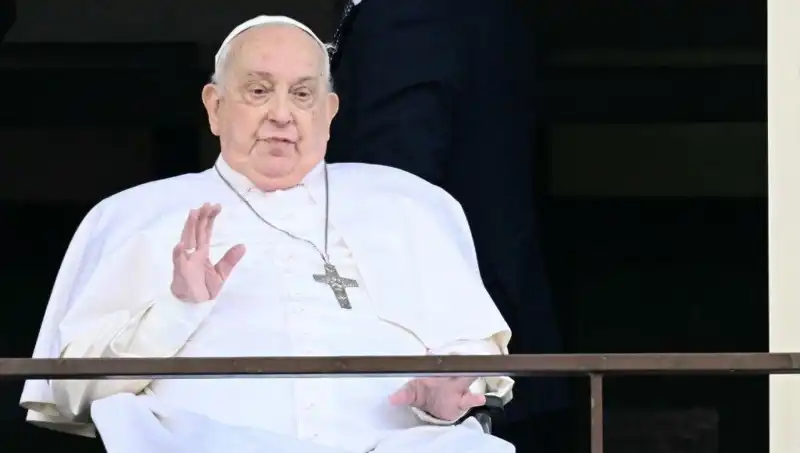 Papa Francis’in Hastane Ziyareti: 5 Haftalık Sessizlik Sonunda Görüntülendi