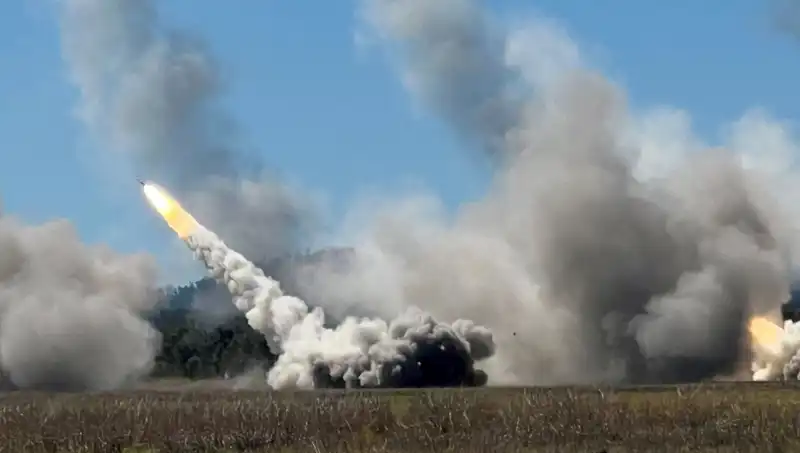 Avustralya'nın En Büyük Askeri Tatbikatında Tarihi Bir İlk: HIMARS Atışı Gerçekleştirildi