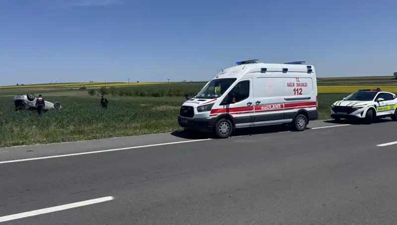 Edirne'de Devrilen Otomobilden Yaralı Kurtulanlar Hayat Mücadelesi Veriyor