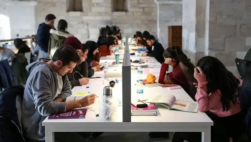 Üniversitelerin 2023-2024 Akademik Yılı Başlangıç Tarihleri İşte Burada!