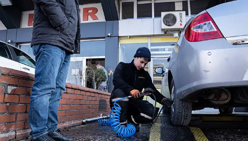 Lastik Basıncı Kontrolü Hayat Kurtarıyor: Güvenli Sürüş İçin 8 İpucu