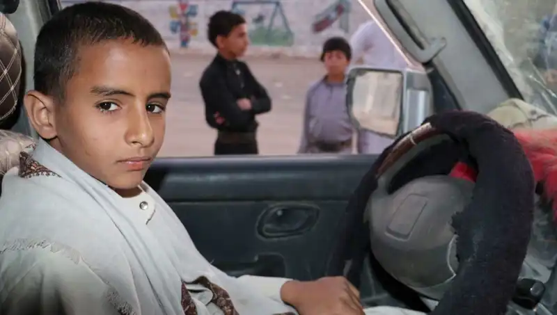 Yemen'deki Çocuk Şoförleri: İç Savaşın Gölgesinde Bir Geçim Mücadelesi