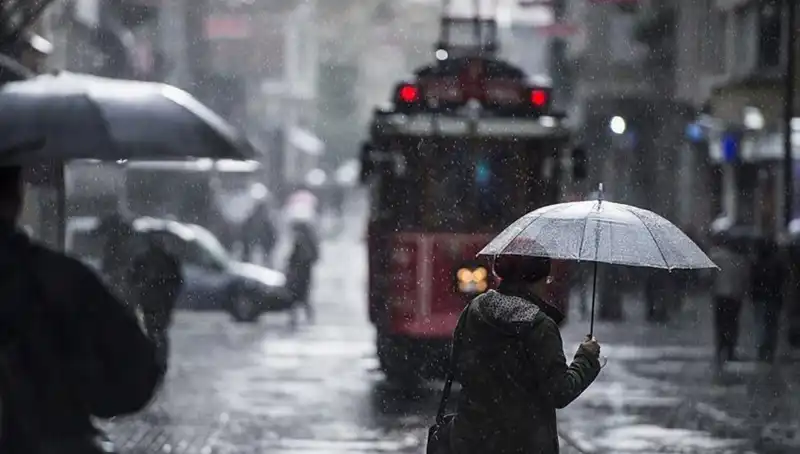 Güneşli Havalara Veda: Aniden Bastıran Sağanak Yağış Uyarısı