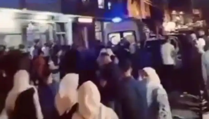 14 Yaşındaki Kader, Balkondan Düşerek Ağır Yaralandı, Gözler Hastaneye Çevrildi
