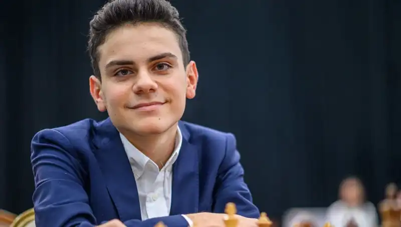 16 Yaşındaki Türk Sporcunun Tarihi Zaferi Dünya Şampiyonunu Yendi!