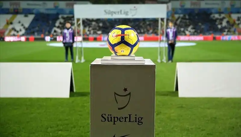 Süper Lig'de Pazar Günü Kıran Kırana Maçlar: Sonuçlar ve Performanslar