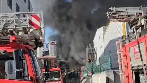 Tuzla'daki Fabrika Yangını: Kontrol Altında ve Sebepleri Araştırılıyor