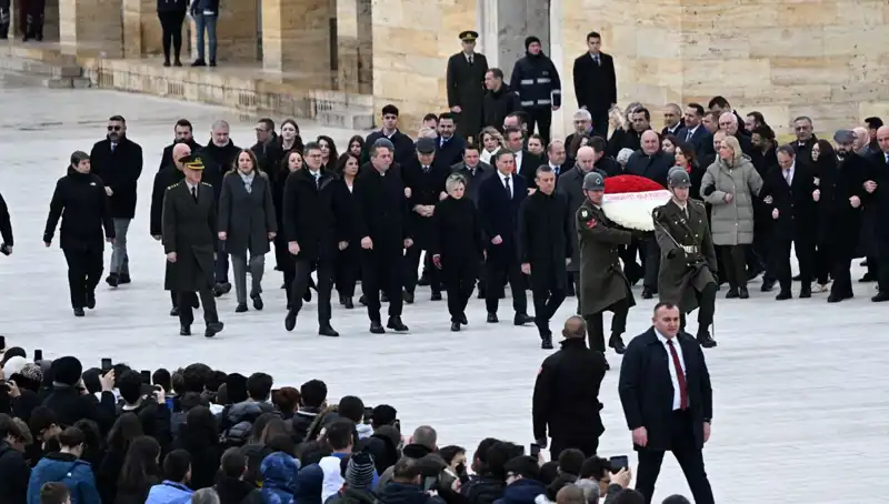CHP Genel Başkanı Özel, Anıtkabir’i Ziyaret Etti: Yeni Dönemin Mesajı