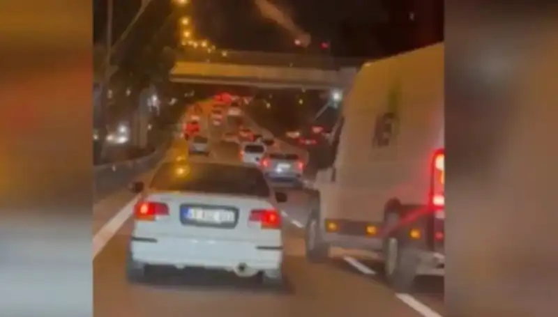 Tuzla'da Makas Terörü: Ortalığı Karıştıran Sürücü Tutuklandı!