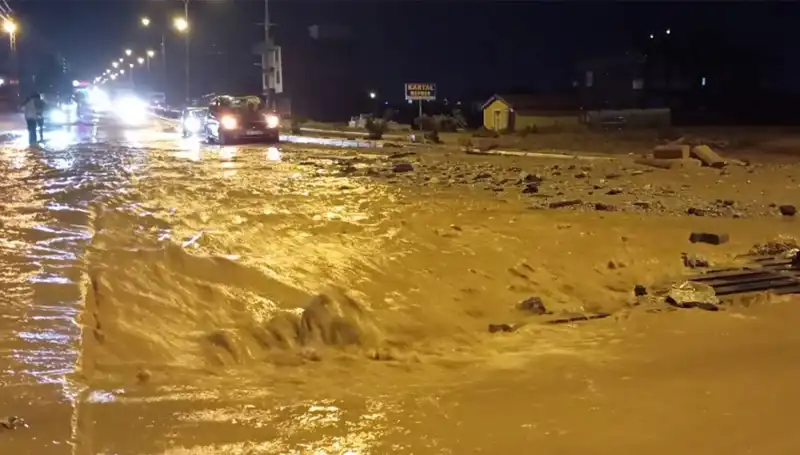 Konya ve Ankara'da Sel Felaketi: Hayat Durdu, Zarar Büyük