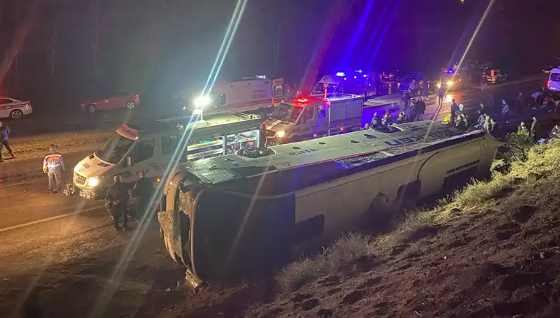 İşçi Servisi Şarampole Devrildi: 23 Yaralı, Kaza Anı Panik Yarattı