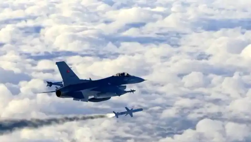 F-16 EDPOD: Havacılığın Geleceği İçin Kritik Testleri Başarıyla Tamamlandı!