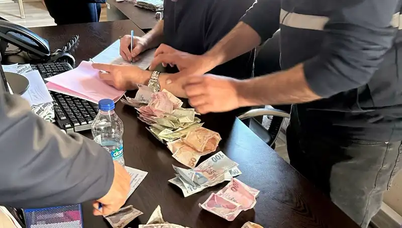 Antalya'da Sokak Dilencileri Operasyonu: 19 Bin Lira Ele Geçirildi