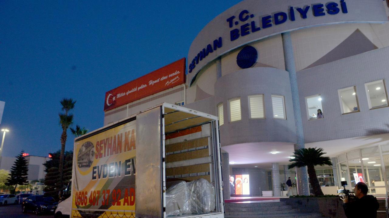 Seyhan Belediyesi'nin Mal Varlığına Haciz Konuldu