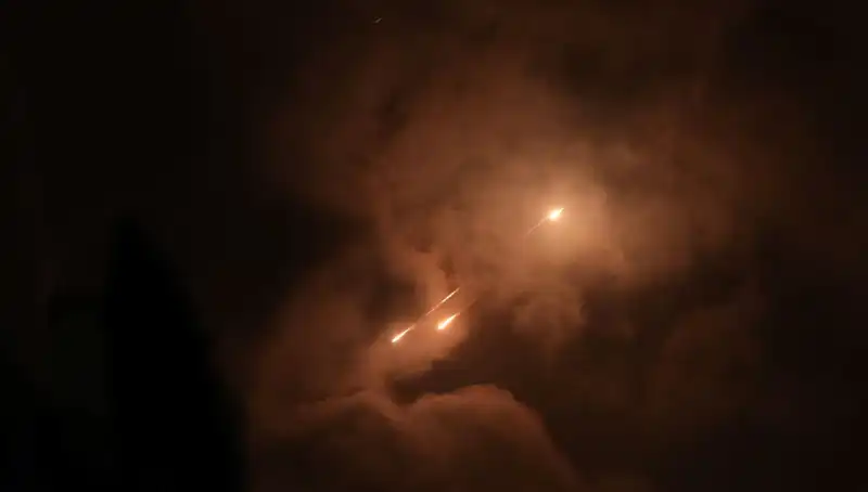 İran'ın Gece Saldırıları: Füzelerin Gizli Planı Ne?