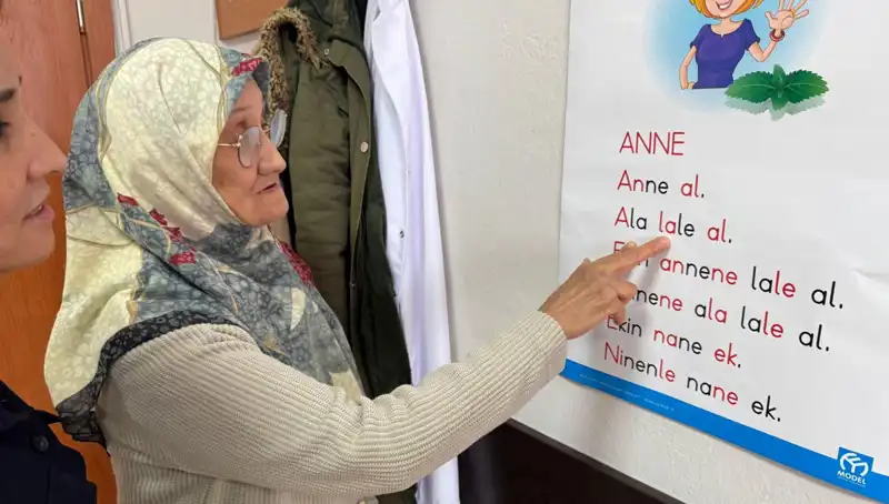65 Yaşında Hayallerini Gerçekleştiren Ayşe Teyze’nin Okuma Yazma Serüveni