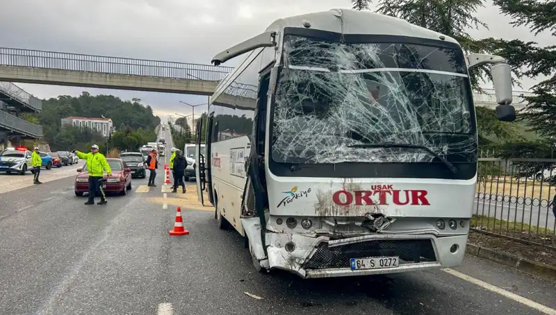 Uşak'ta İşçi Servislerinin Korkunç Çarpışması: Yaralı Sayısı Artıyor