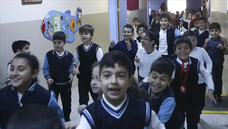 2025 Eğitim Takvimi: Okullar Ne Zaman Açılacak ve Tatiller Nasıl Planlandı?