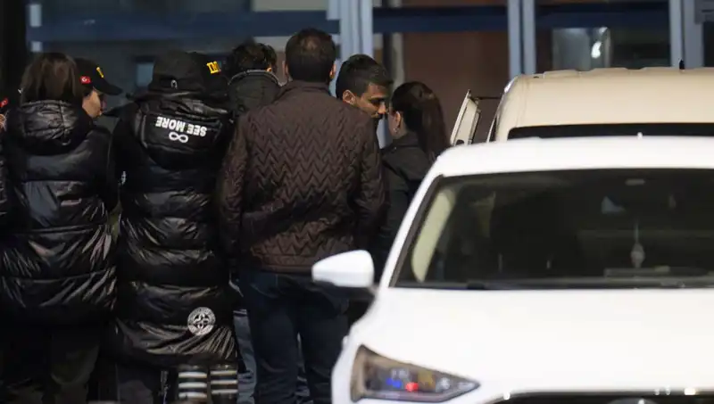 Dilan Polat ve Engin Polat Uyuşturucu Suçlamasıyla Gözaltına Alındı: Sosyal Medya İhbarları Meselesi