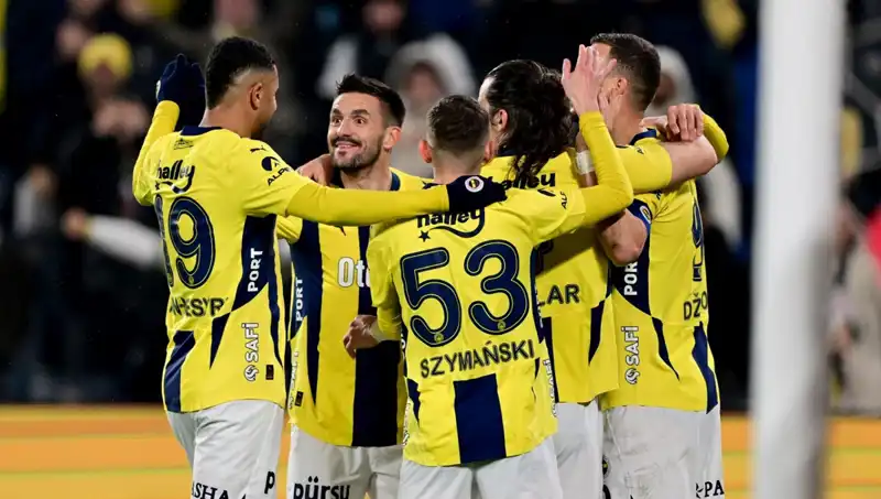 Kadıköy'de Maç Öncesi Gerilim Tırmanıyor: Takımlar Hazırlıklarını Tamamladı