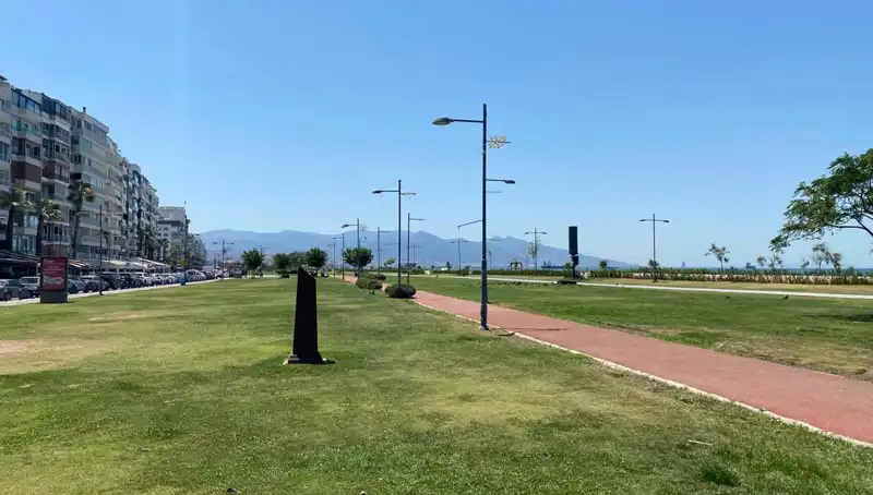 İzmir'de Aşırı Sıcaklık, Kordon'da Kalabalık Yerine Sessizlik!