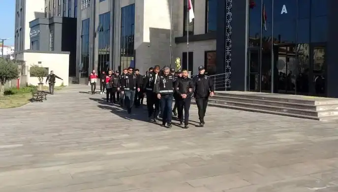 Lüks Otelde Balyoz ve Bıçaklı Kavga: 10 Gözaltı ve Yaralı Var!