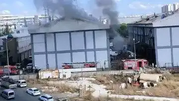 Başakşehir'de Sanayi Sitesinde Büyük Yangın: Olay Anında Neler Yaşandı?